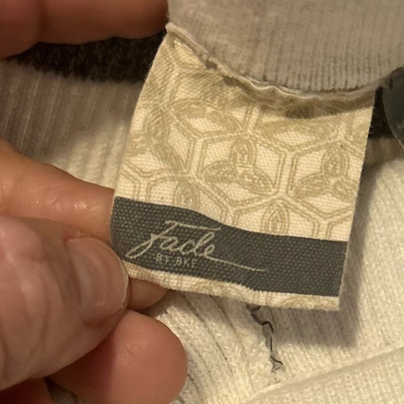 Fade By BKE Buckle Knit Short White and grey stripe NWOT sweater S w♥️75 - Picture 5 of 10